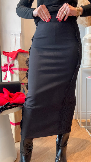 Gonna lunga con pizzo